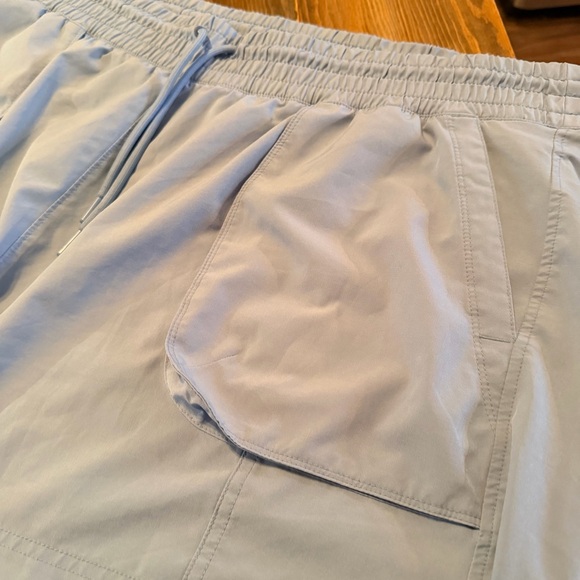 Old Navy Tech Stretch Activewear Shorts - Picture 2 of 5
